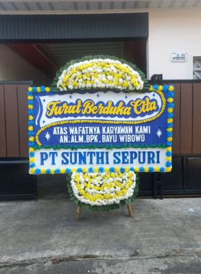 Papan Bunga Duka di Punggung Lading